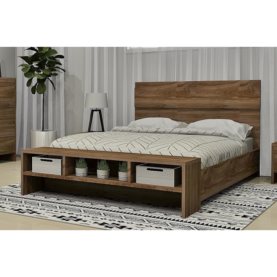 8865 Queen Bed with bench (Cinnamon)