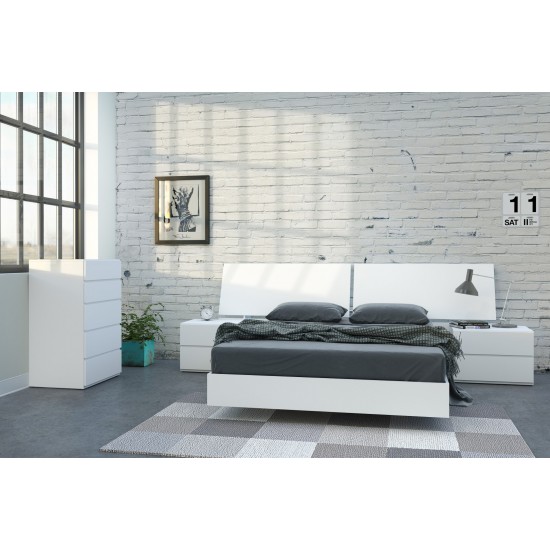 District 5 Piece Queen Size Bedroom Set (White) 400661